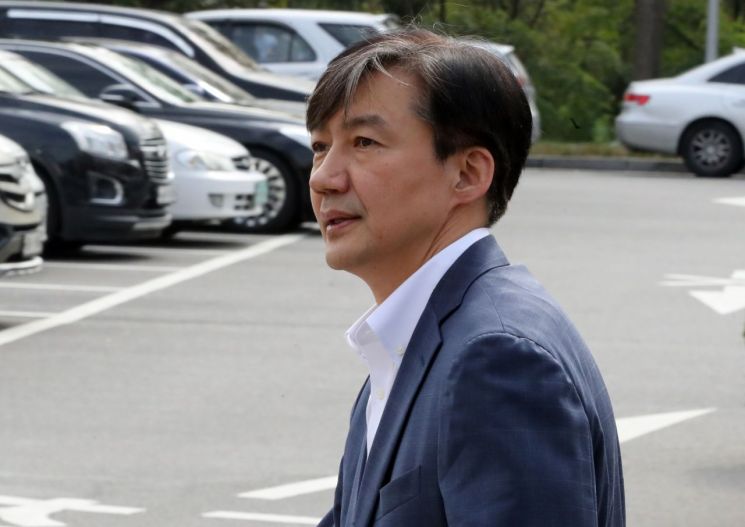 검찰, 조국 전 법무부장관 '일가 비리 의혹' 3차 소환조사