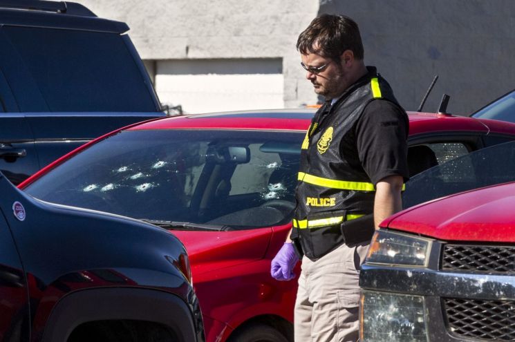 미국 월마트 주차장서 또 총격…3명 숨져