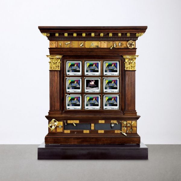 백남준 'TV is New Hearth', video installation, two-channel video, color, silent; 9 TV monitors(9’’), 2 DVD players, 2 compact discs, 2 laser discs, mixed media on wooden structure, 172.5×58.5×186(h)㎝, 1989년  [사진= 케이옥션 제공]