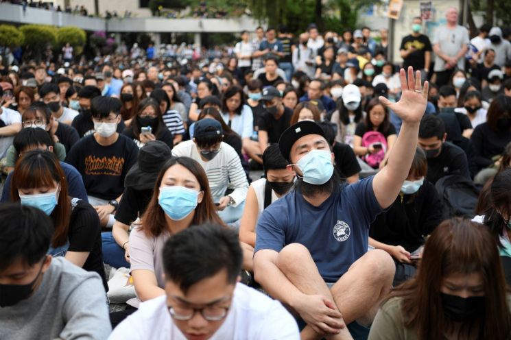 中, 홍콩 구의원 선거 '예정대로 실시하라' 권고