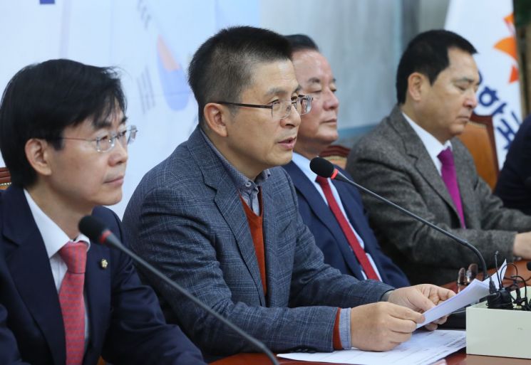 삭발 이어…황교안의 '단식 정치'