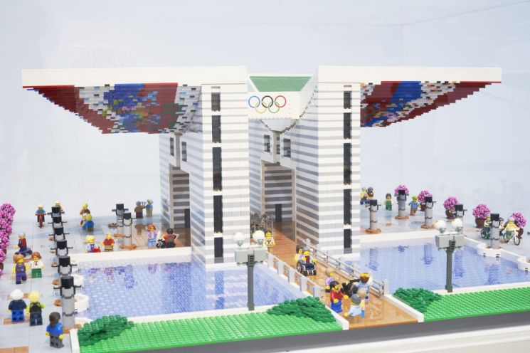 [갤러리산책] 조각(Piece)으로 완성한 거대 조각(Sculpture)