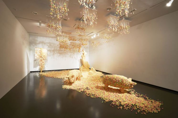 [갤러리산책] 조각(Piece)으로 완성한 거대 조각(Sculpture)