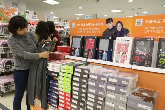 [포토] “롯데마트로 ‘잇템’ 쇼핑하러 오세요”