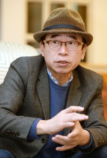 조웅래 회장이 그간 자신이 지역 사회에서 일궈온 사회공헌 활동에 대해 소개하고 있다. 맥키스컴퍼니 제공