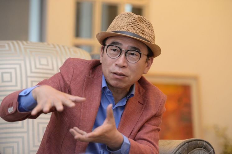 조웅래 회장은 평소 남들이 생각하지 못한 독특한 발상과 세심함으로 지역 주민이 건강, 문화예술 혜택을 무료로 제공받게 하는 사회공헌 활동을 인정받아 20일 메세나인상을 수상했다. 맥키스컴퍼니 제공