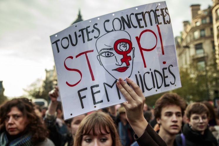 "여성살해·성폭력 규탄" 프랑스 물들인 '보랏빛 행진'