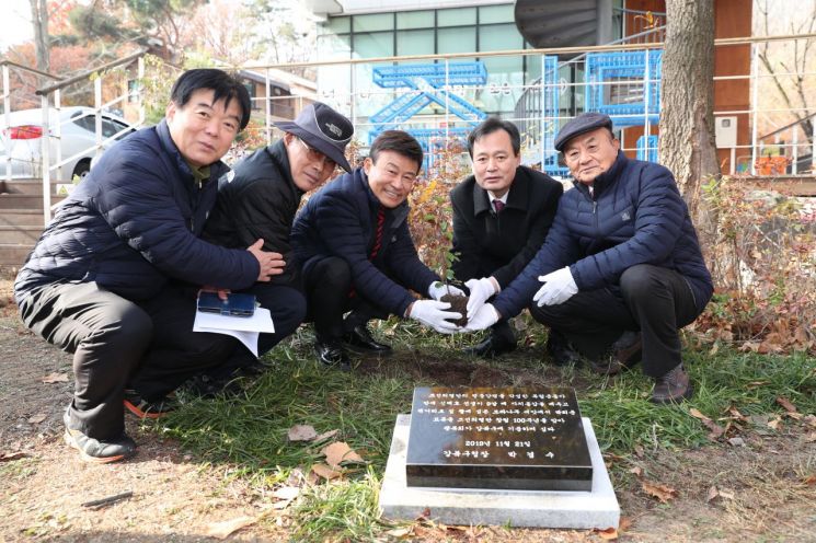 강북구, 단재 신채호 모과나무 근현대사기념관에 식수