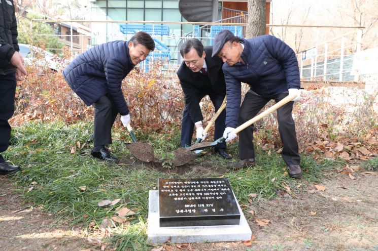 강북구, 단재 신채호 모과나무 근현대사기념관에 식수