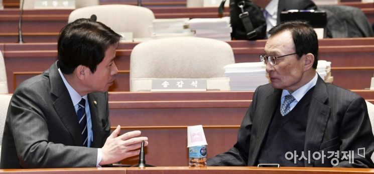 [포토] 이야기 나누는 이해찬·이인영