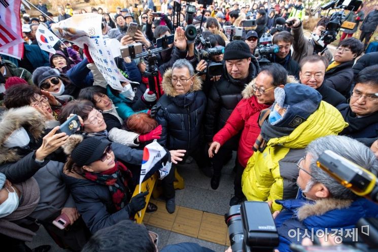 [포토]지지자들 앞에 나선 황교안 대표