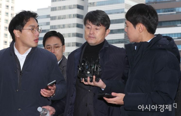 [포토]취재진 질문 받는 유재수 전 부시장