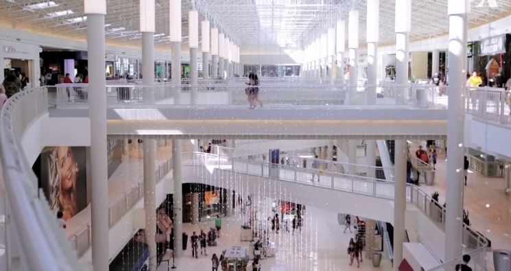 미국의 한 대형 쇼핑센터. [사진=유튜브 화면캡처]