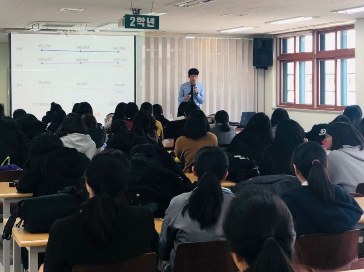 수능 잡아라...영등포구 EBS 대표강사 초청 입시설명회 개최