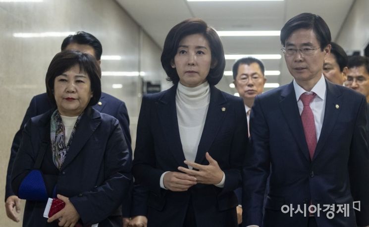 [포토] 회의 참석하는 나경원 원내대표