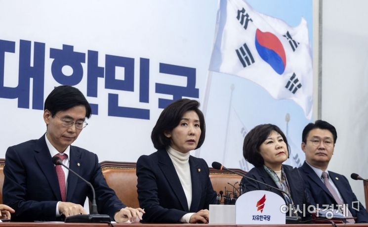 나경원 "국기문란 냄새"…한국당, 친문게이트 진상조사위 구성