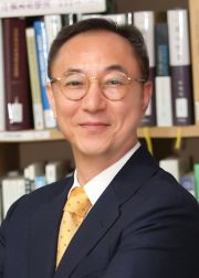 신진영 한국기업지배구조원장 및 연세대학교 경영대 교수