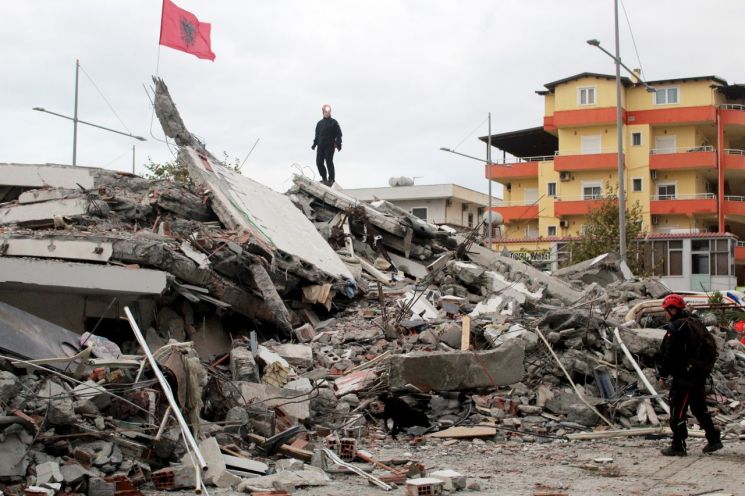 알바니아 지진 사망자 47명으로 늘어