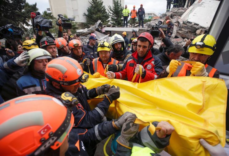 알바니아 지진 사망자 47명으로 늘어