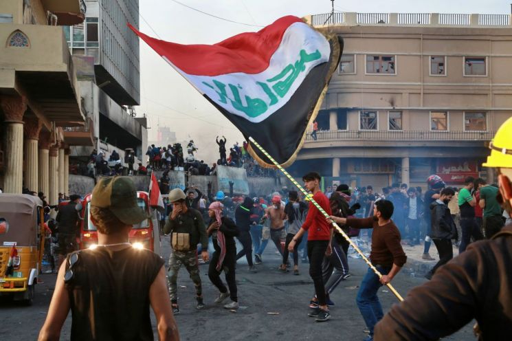 이라크 보안군, 하루에만 시위대 45명 사살 