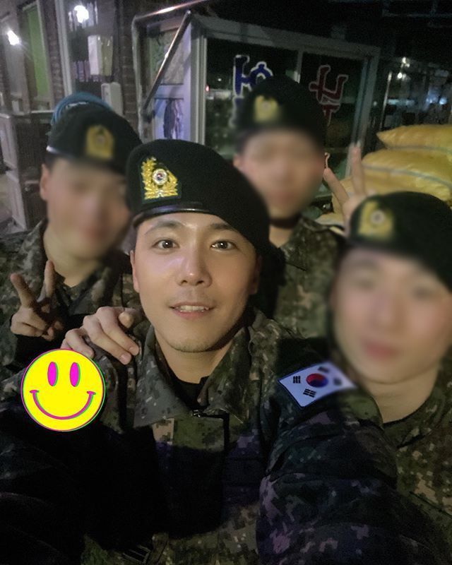 [포토] "선임들과 롤 했어"…이홍기, 군대 적응 완료