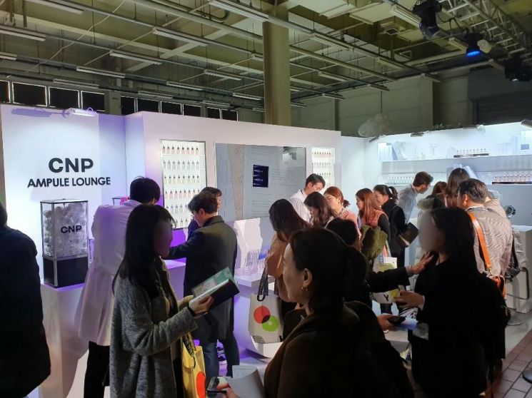 [르포]"다트·주사위 던지며 '득템'까지"…뷰티 마니아 축제 된 '올리브영 어워즈'