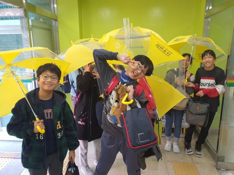 정덕초에 학생들을 위한 양심우산