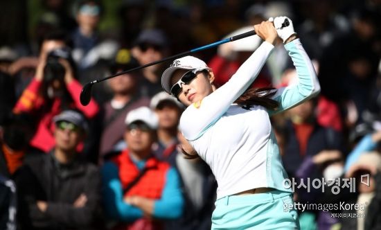 이보미 1타 차 선두…배선우 2위 추격전