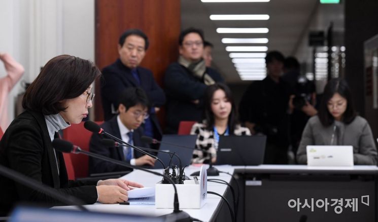 [포토] 기자간담회하는 나경원