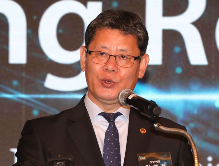 김연철 통일부 장관이 지난달 28일 서울 포시즌스호텔에서 열린 'DMZ 평화협력 국제포럼'에서 개회사를 하고 있다.