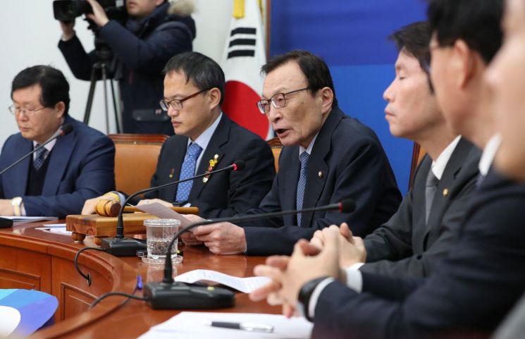 이해찬 "한국당에 끌려다니지 않겠다…다른 野와 국회 정상화" 압박