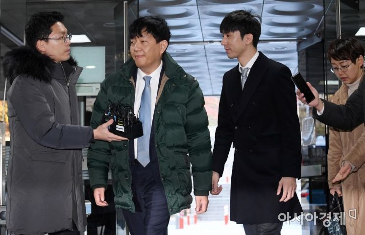 [포토] 법정 들어선 이재웅-박재욱 대표