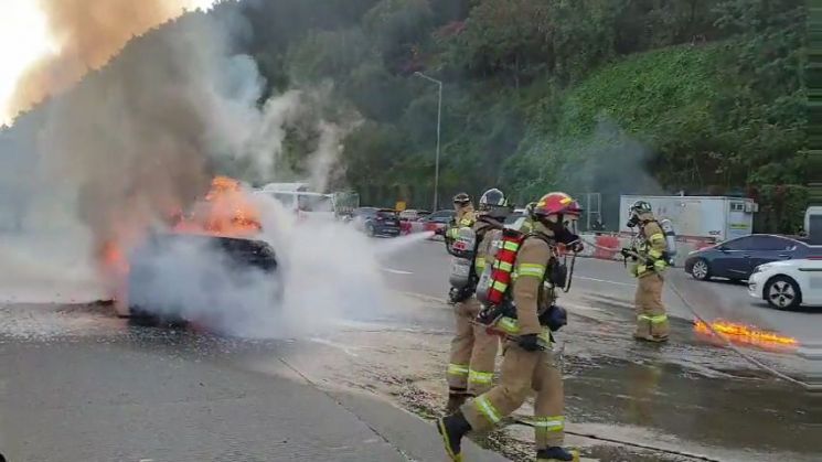 국토부 "BMW 차량 화재 원인 제각각…경고등 점등시  반드시 점검" 