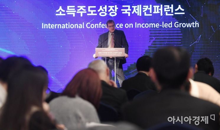 [포토] 기조연설하는 리차드 코줄-라이트 