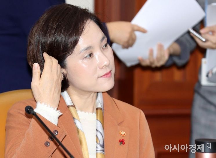 [포토]생각에 잠긴 유은혜 부총리 