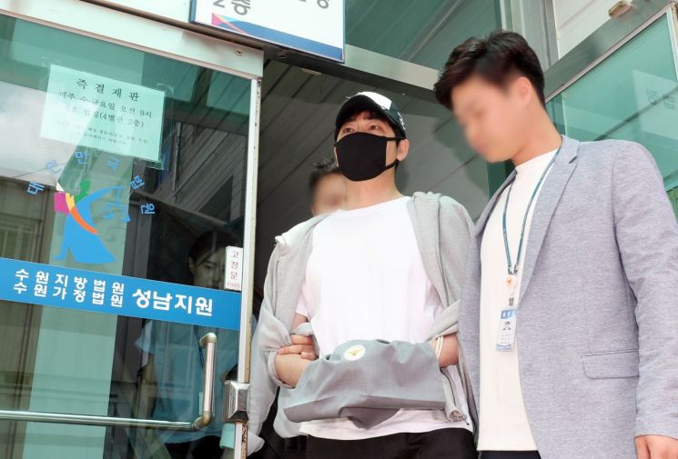 '성폭행 혐의' 강지환, 징역형 집행유예 선고…法 "참회하길"