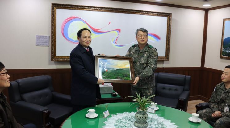 건설협회, 화천 육군 승리부대에 기부금 전달