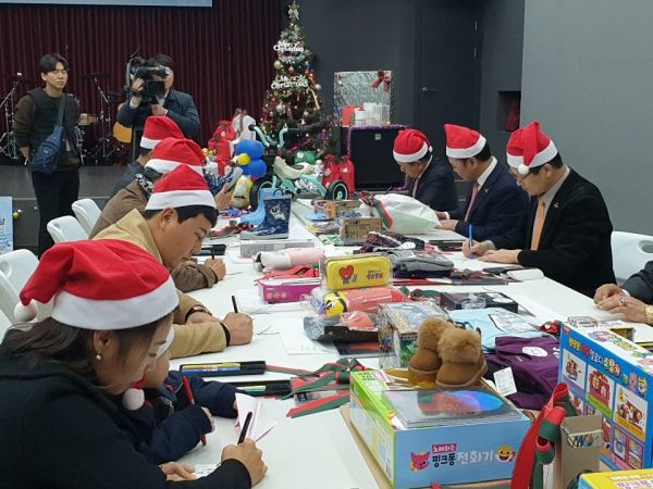 광주 아너소사이어티 회원들 ‘산타’로 변신했다