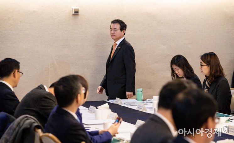 [포토]혁신성장 전략점검회의 참석한 김용범 1차관