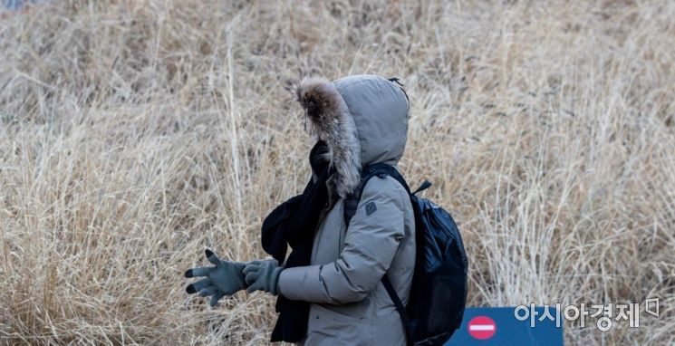 [포토]장갑 없이 나올 수 없어