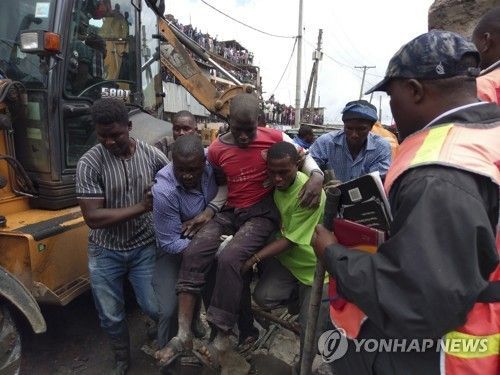 케냐서 6층 건물 붕괴…"수십명 매몰, 17명 구조"