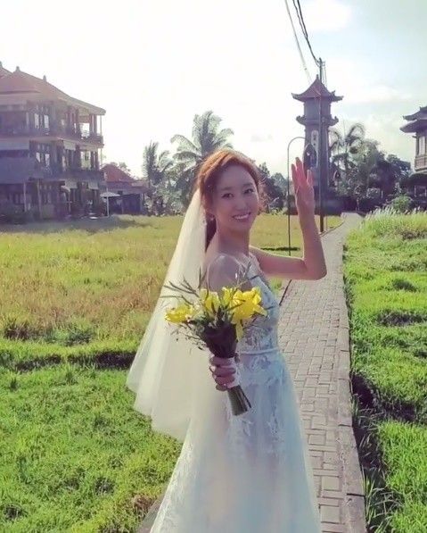 전혜빈 결혼 소감 "올 한 해 너무나 특별…베푸는 부부 되겠다"