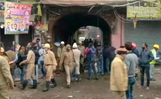 인도 뉴델리 공장서 대형화재로 40여명 숨져…사망자 더 늘 듯