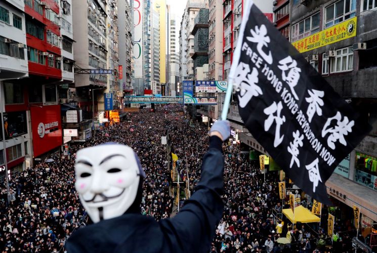 홍콩시위 반년, 평화로운 주말집회로 전환점 