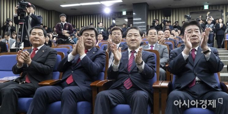 [포토] 나란히 앉은 한국당 원대 후보들