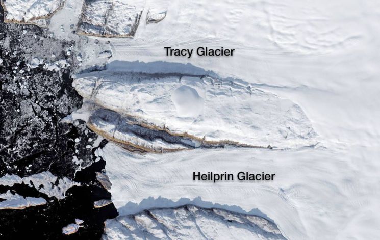 같은 지역에 나란히 위치한 두 빙하의 녹는 속도가 달랐던 이유는 무엇이었을까요? [사진=미국항공우주국(NASA)]