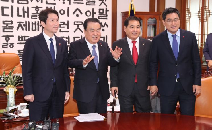 여야3당, 10일 본회의 열기로...이인영 "한국당, 적극적 입장 취하길"(종합)