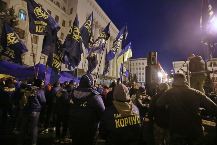 "굴복하지마" 우크라이나서 젤렌스키-푸틴 회담 앞두고 시위