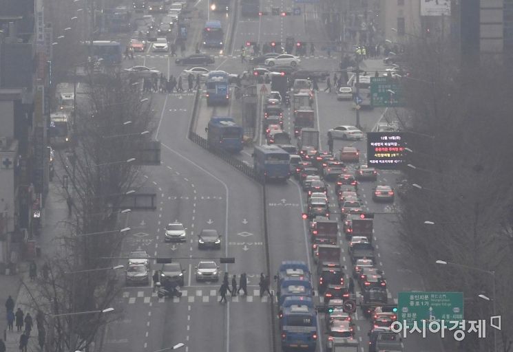 서울시, 배출가스 5등급차량 폐차 후 저공해차량 교체시 550만원까지 지원
