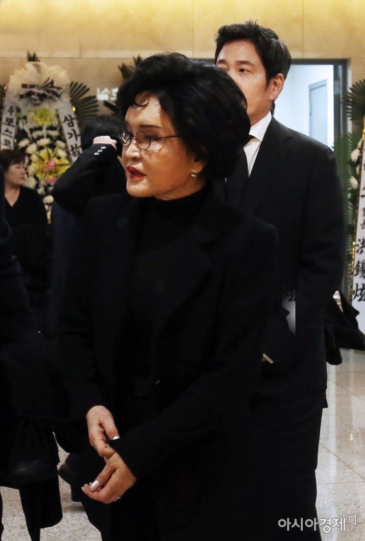 [포토]김우중 전 회장 빈소 찾은 이명희 신세계 회장